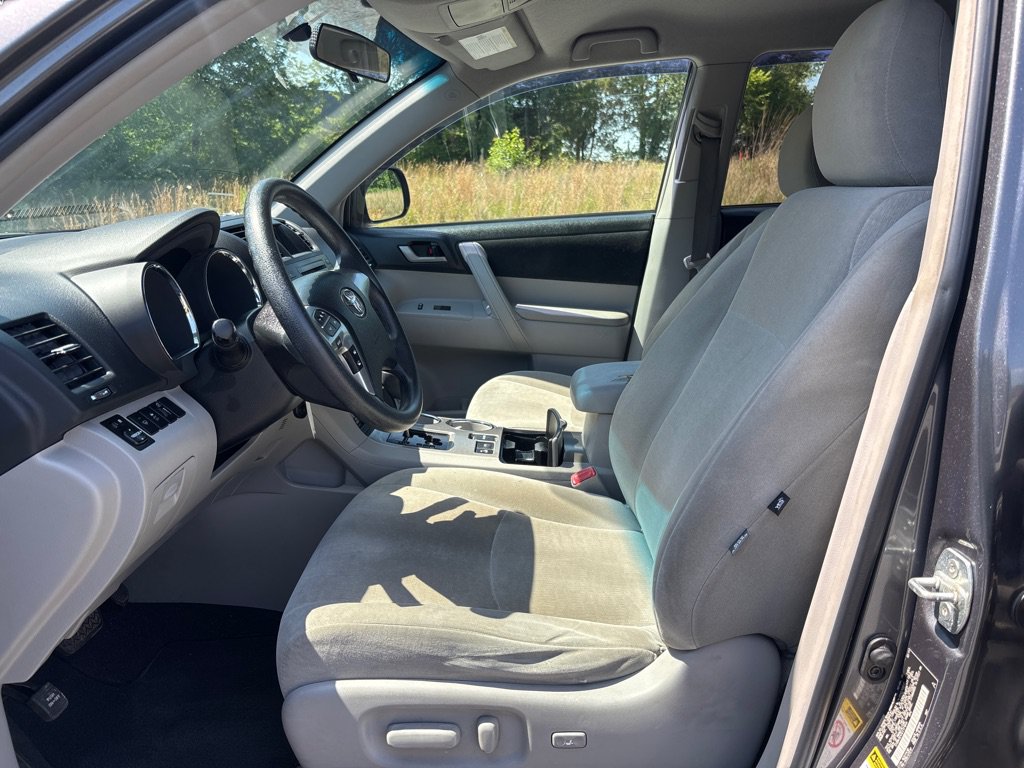 Used 2012 Toyota Highlander 4WD w/ Tech Pkg image 12