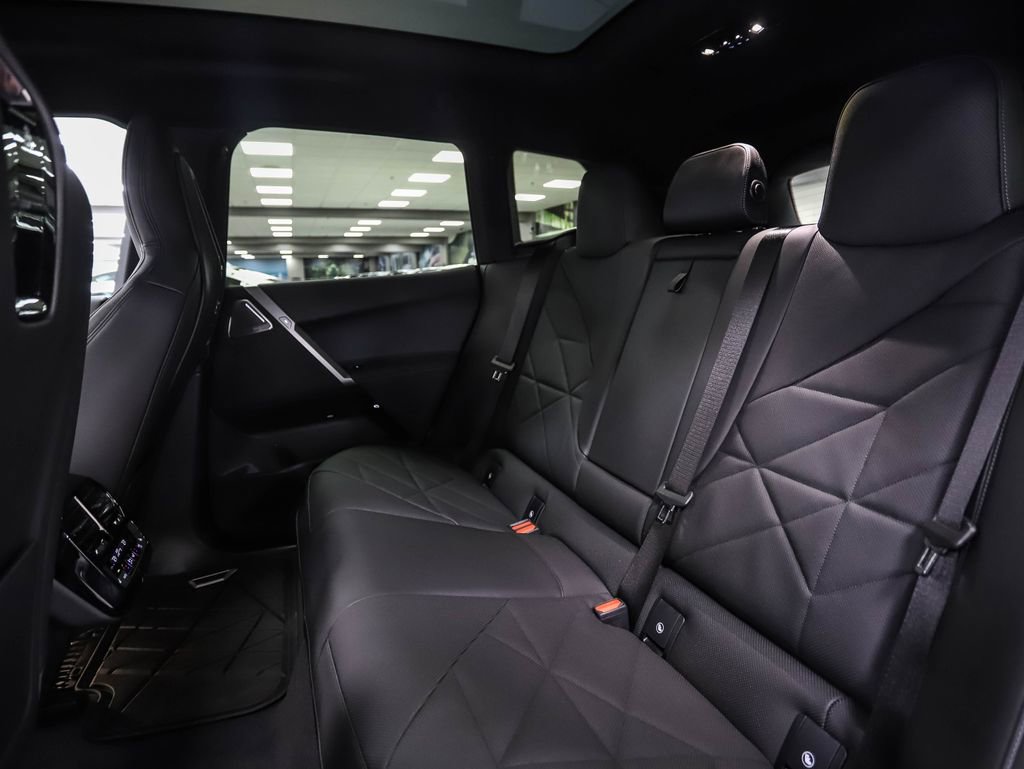 Used 2025 BMW iX M60 w/ Luxury Package image 22
