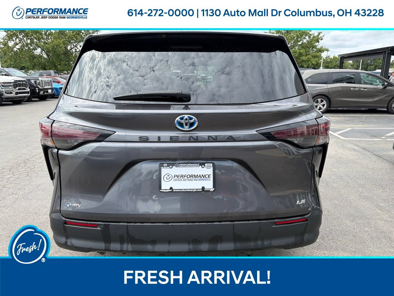 Used 2025 Toyota Sienna LE FWD image 9