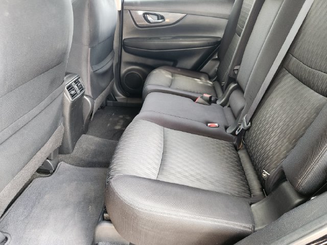 Used 2019 Nissan Rogue SV w/ Premium Package FWD image 30