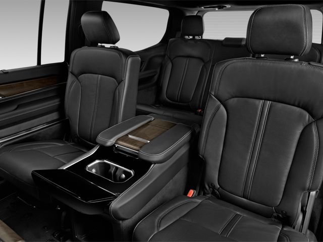 Used 2025 Jeep Grand Wagoneer Series III w/ Rear-Seat Entertainment Group AWD/4WD image 11