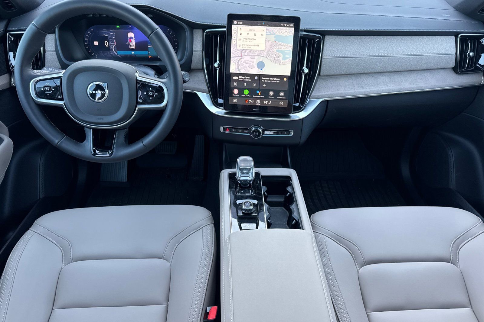 New 2026 Volvo XC90 B6 Plus w/ Protection Package Premier image 3