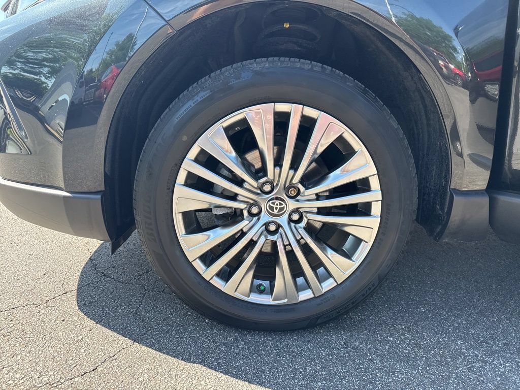 Certified 2022 Toyota Venza XLE AWD/4WD image 44