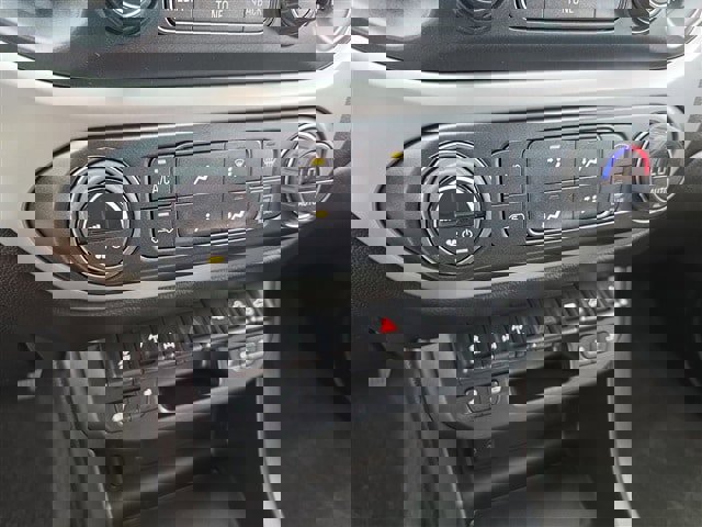 Used 2018 Chevrolet Colorado ZR2 image 16