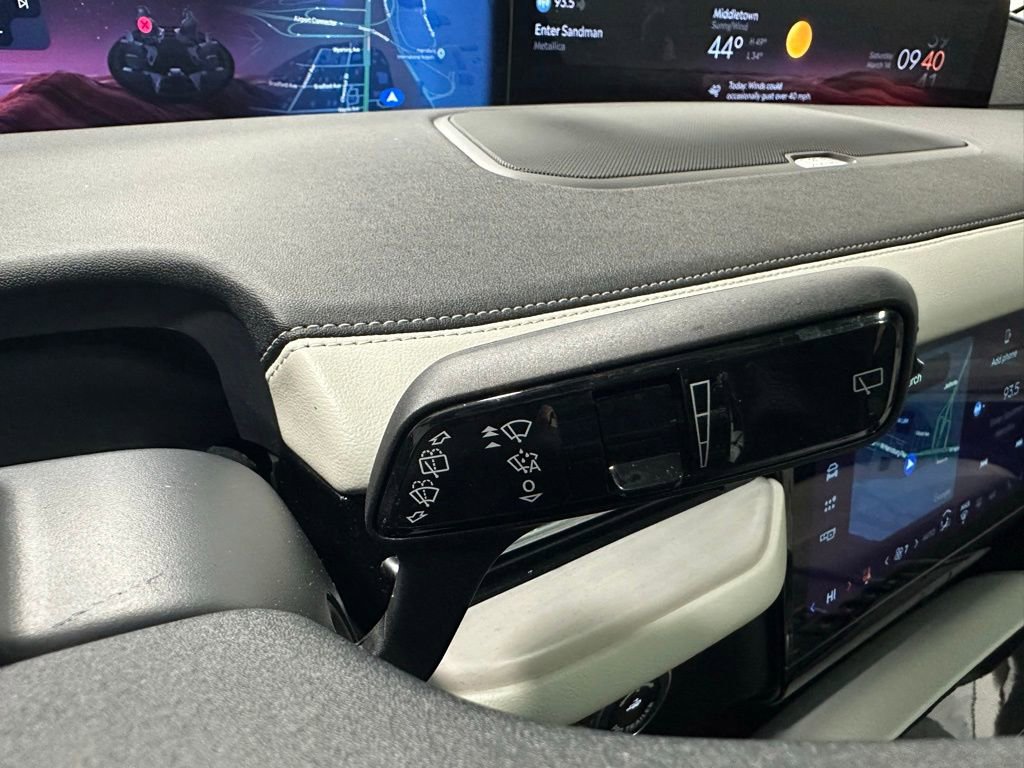 Used 2025 Lincoln Navigator Reserve image 22