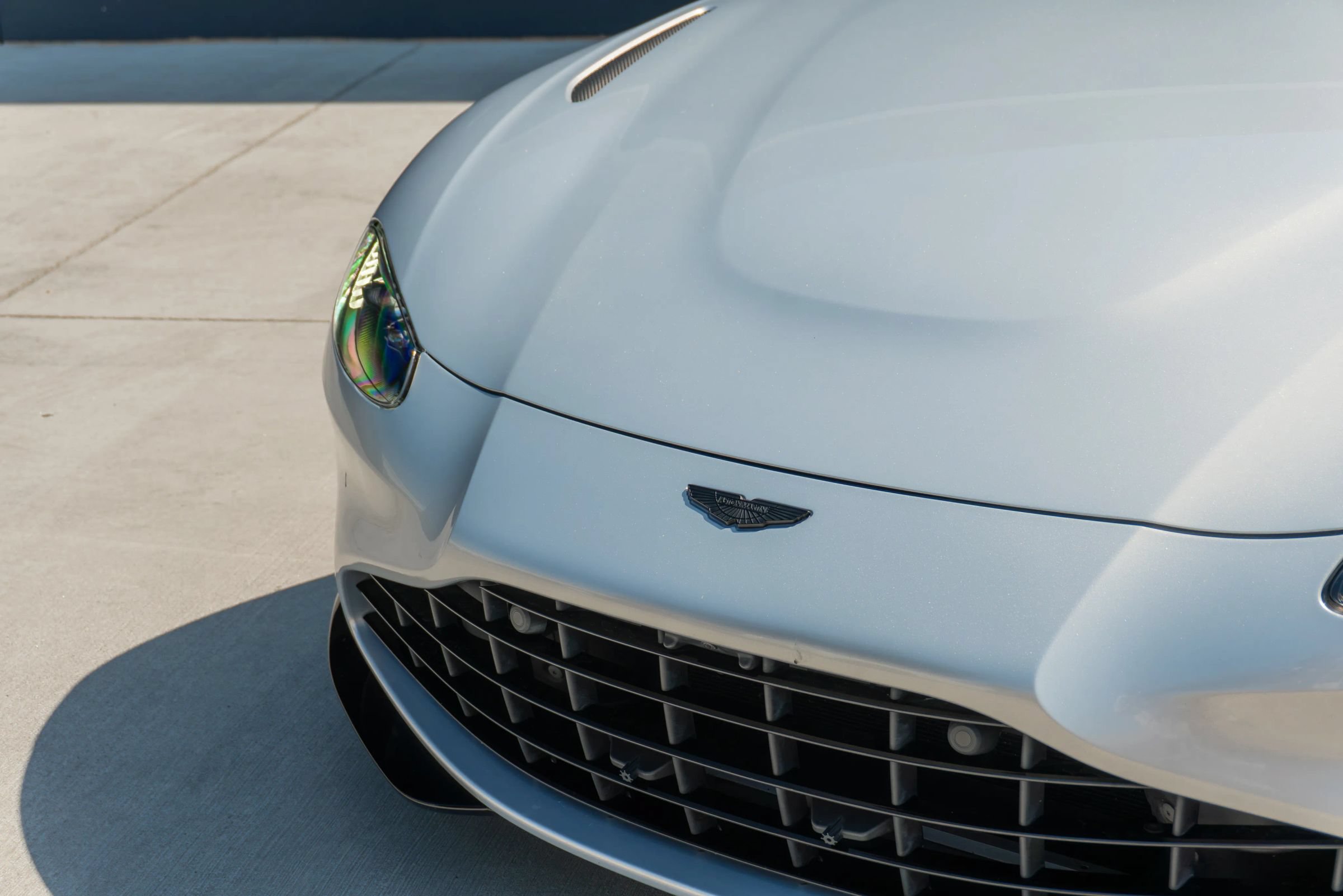 Used 2022 Aston Martin V8 Vantage Roadster RWD image 23