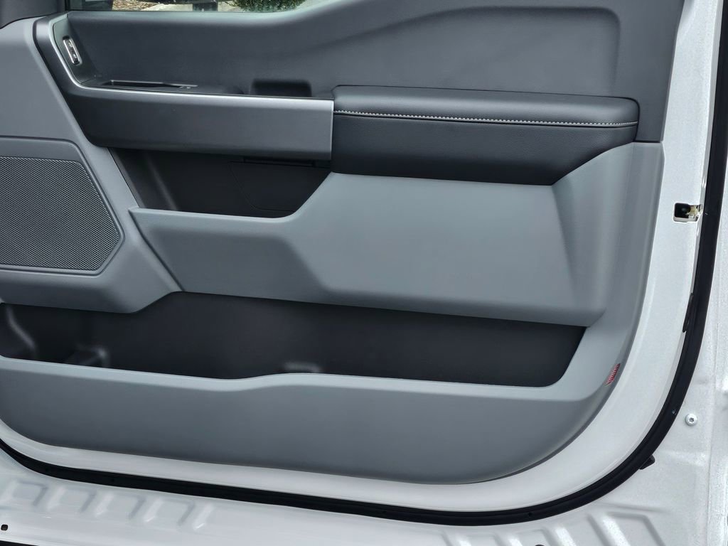 New 2025 Ford F450 XLT w/ XLT Value Package image 34