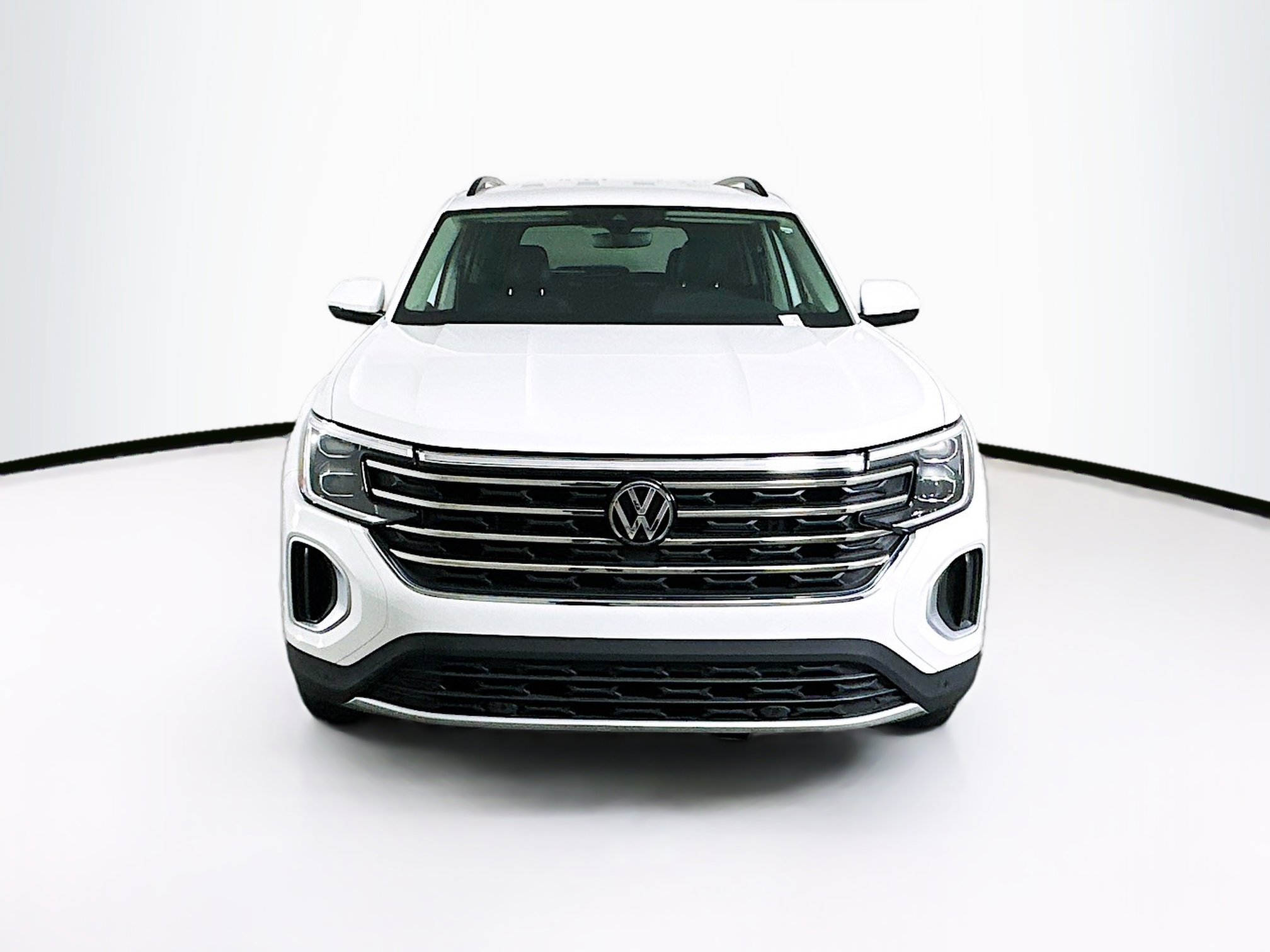 Used 2025 Volkswagen Atlas SE image 2