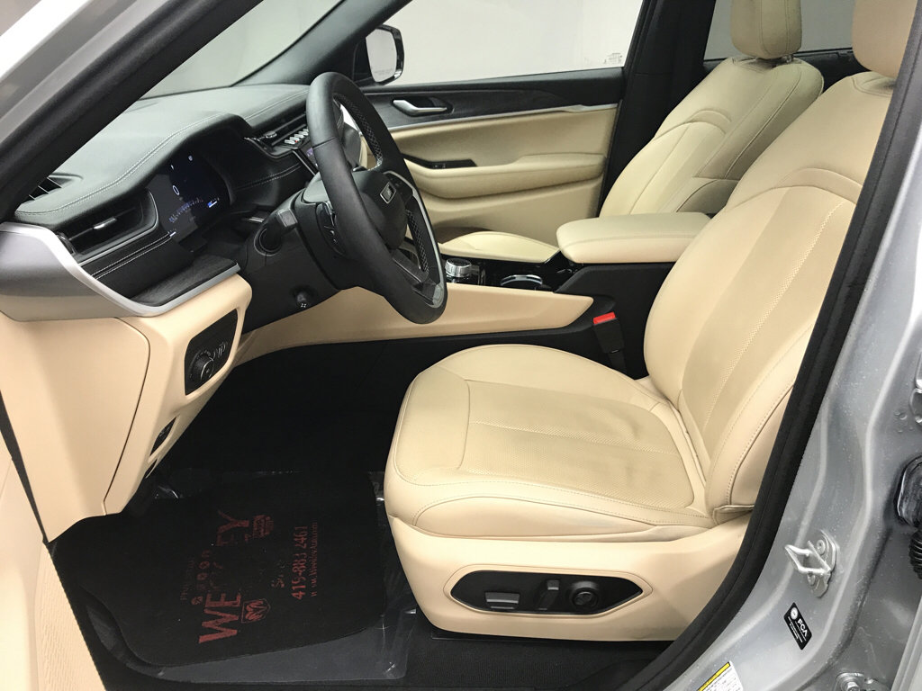 Used 2023 Jeep Grand Cherokee Limited w/ Luxury Tech Group II image 9