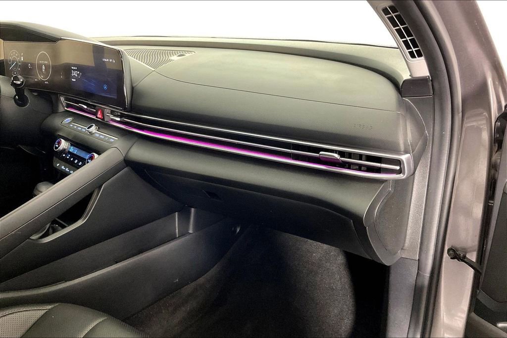 Used 2024 Hyundai Elantra Limited image 22