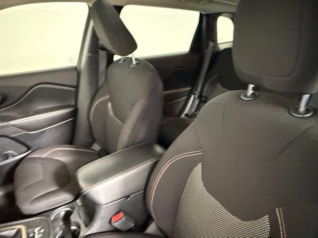 Used 2016 Jeep Cherokee 75th Anniversary AWD/4WD image 31