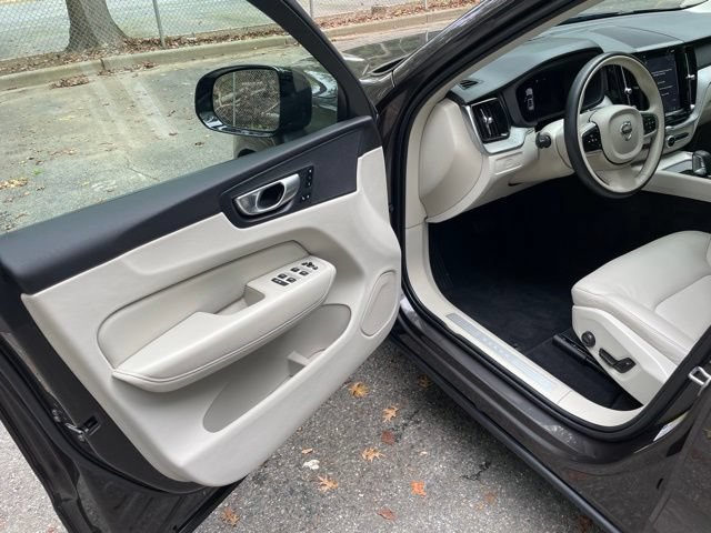 Certified 2024 Volvo XC60 B5 Plus w/ Protection Package Premier AWD/4WD image 11