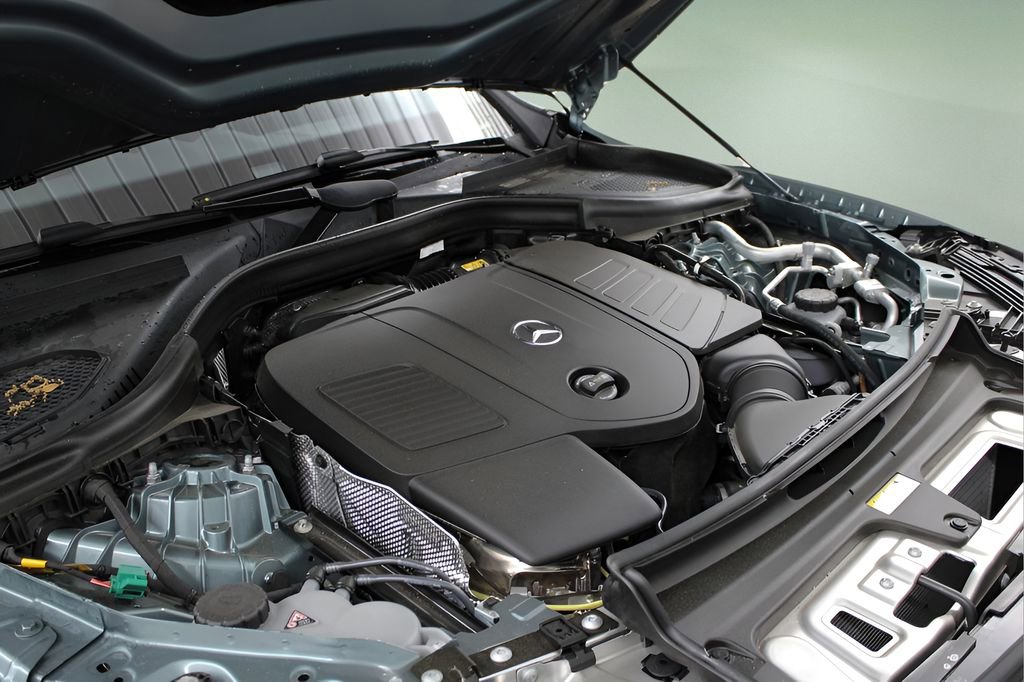 Used 2025 Mercedes-Benz GLC 350e 4MATIC image 29
