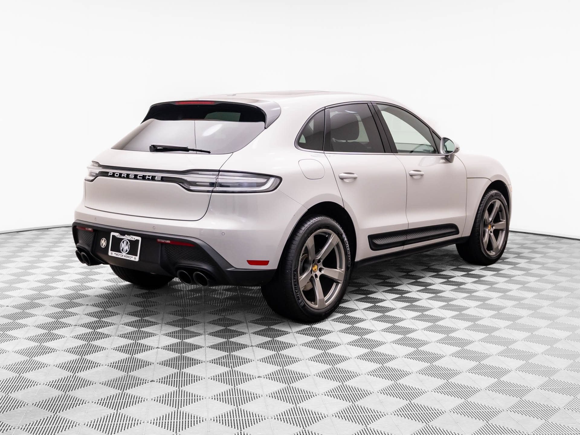 Certified 2023 Porsche Macan AWD/4WD image 6