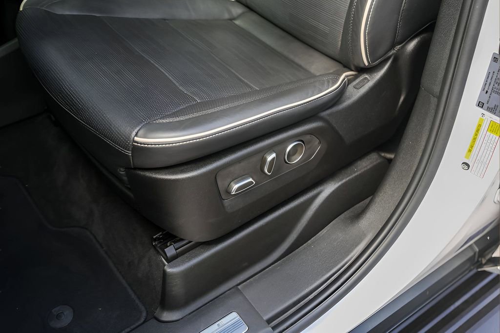 Certified 2023 Cadillac Escalade Premium Luxury image 8