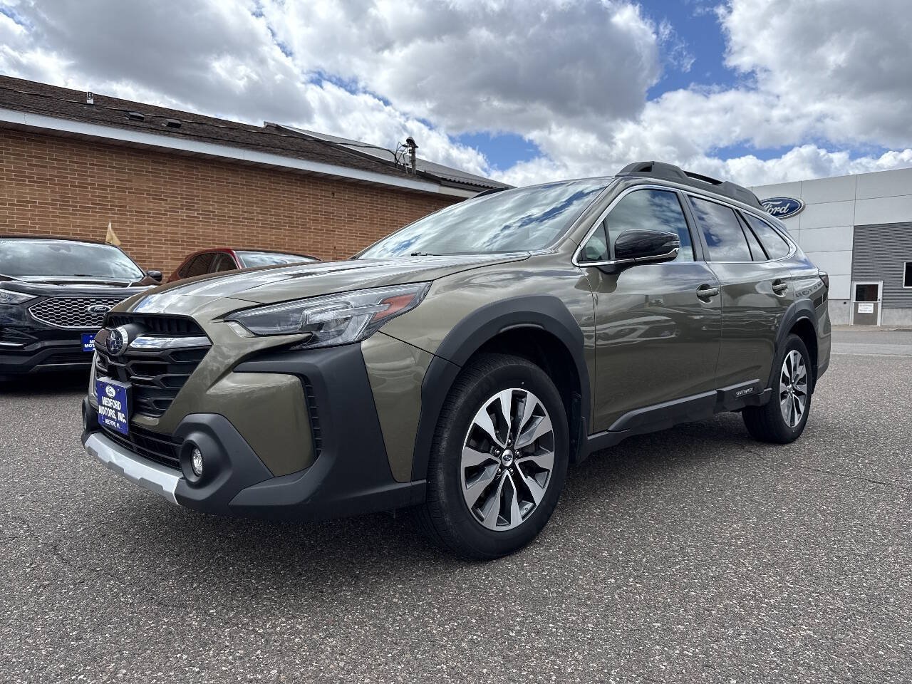 Used 2023 Subaru Outback Limited AWD/4WD image 2