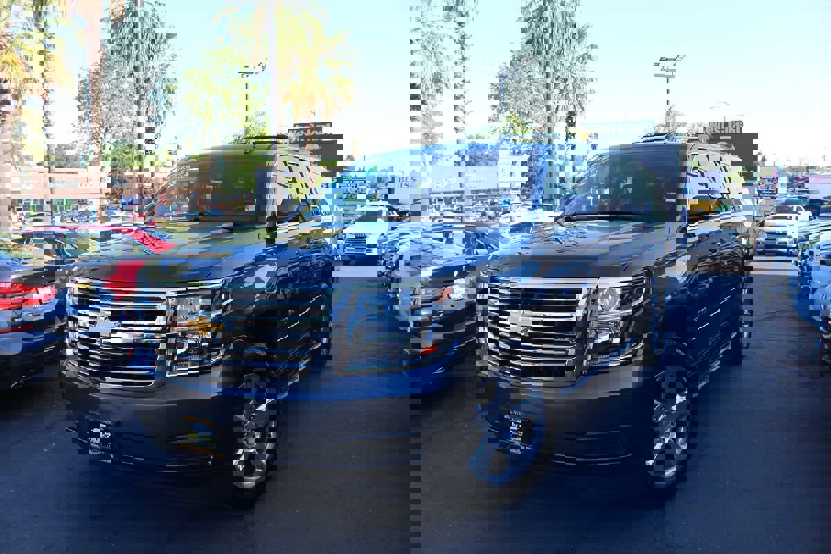 Used 2019 Chevrolet Suburban LS w/ All-Season Package image 35