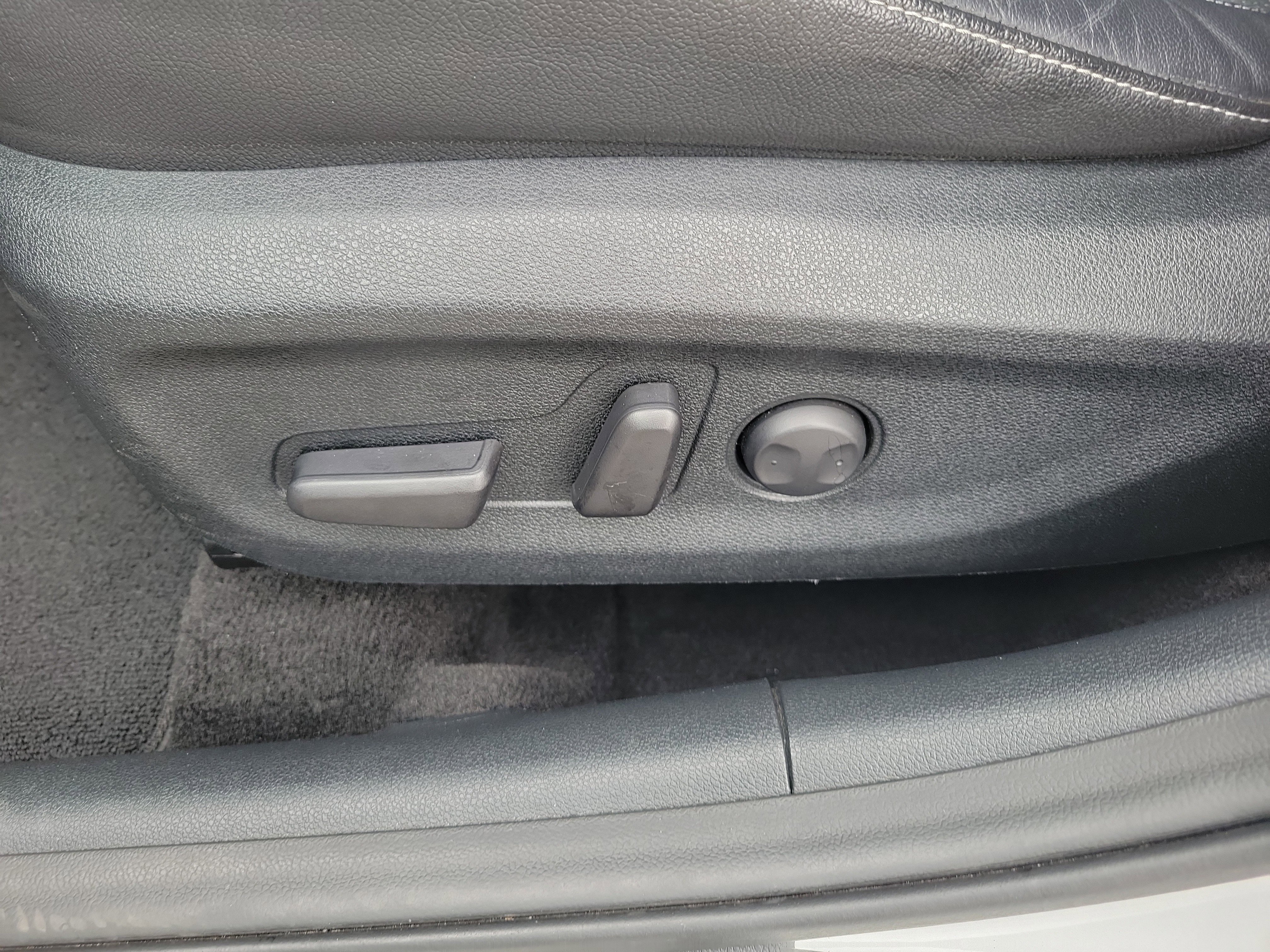 Used 2018 Kia Niro Touring FWD image 24