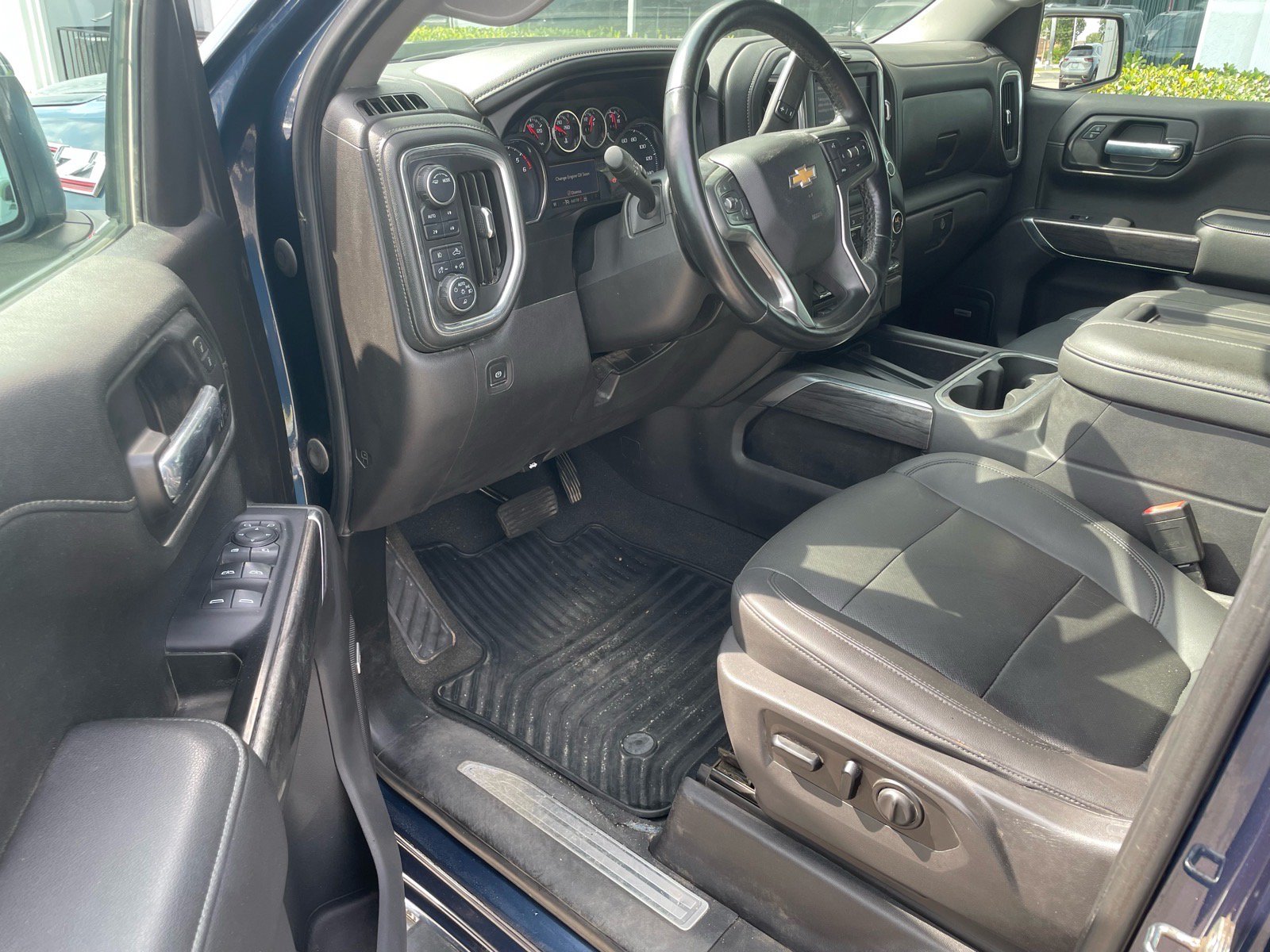 Used 2021 Chevrolet Silverado 1500 LTZ w/ LTZ Convenience Package II AWD/4WD image 4