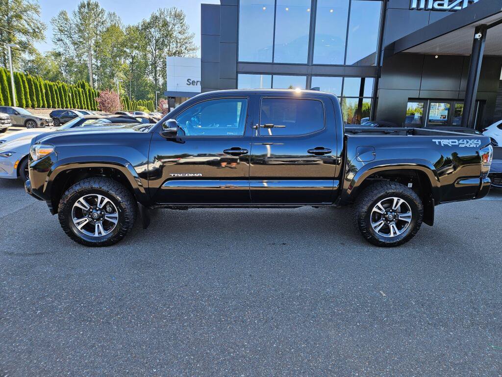 Used 2016 Toyota Tacoma TRD Sport w/ Premium & Technology Package AWD/4WD image 2