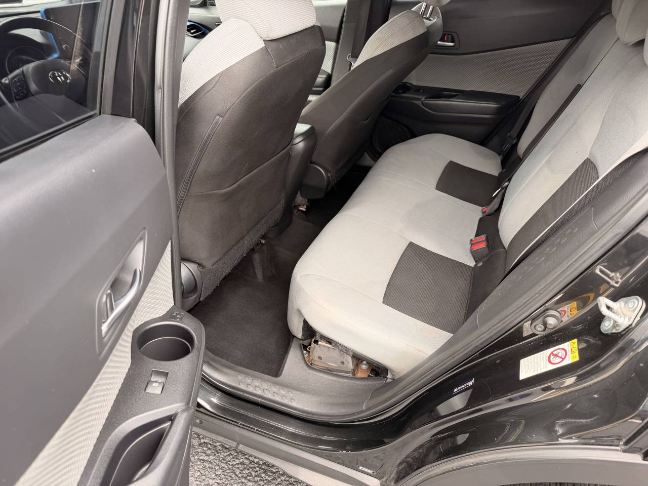 Used 2019 Toyota C-HR XLE FWD image 12