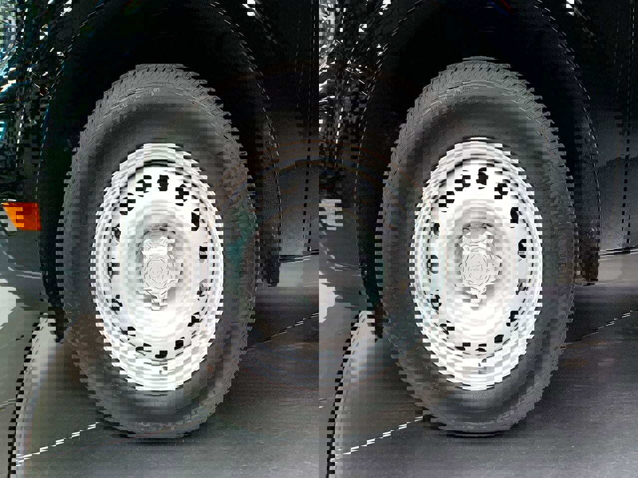 New 2025 Ford Maverick XL image 12