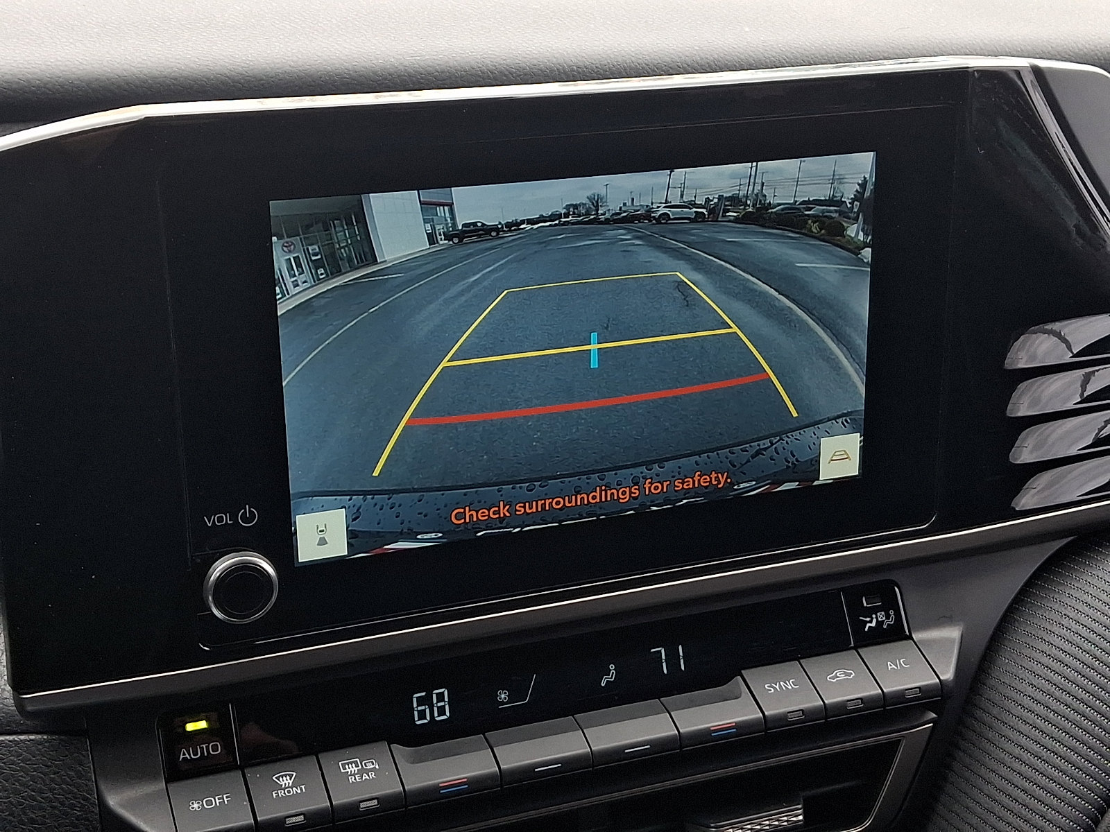 Used 2025 Toyota Camry SE image 17