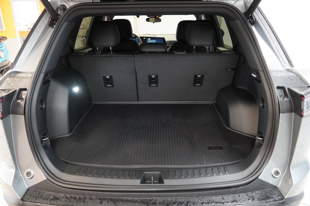 New 2027 Chevrolet Equinox RS w/ LPO, Floor Liner Package FWD image 10