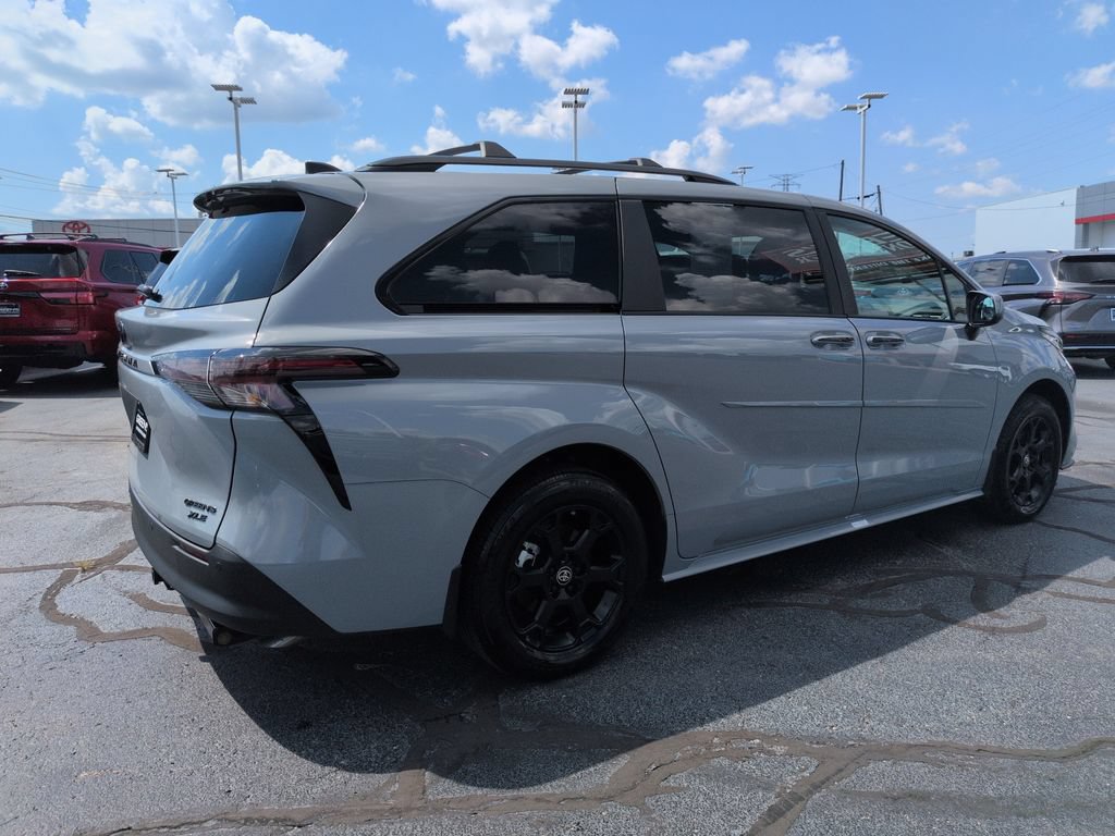 Certified 2025 Toyota Sienna XLE Woodland Edition AWD/4WD image 5