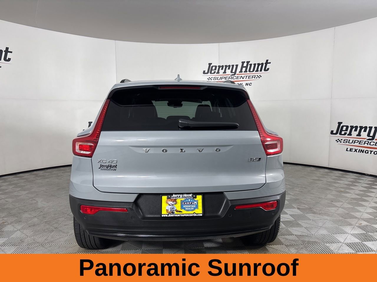 Used 2024 Volvo XC40 B5 Ultimate w/ Protection Package Premier image 6