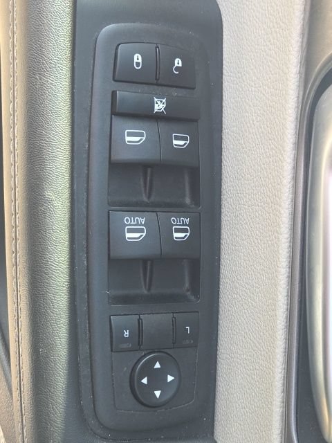 Used 2023 Chrysler Pacifica Touring-L FWD image 26