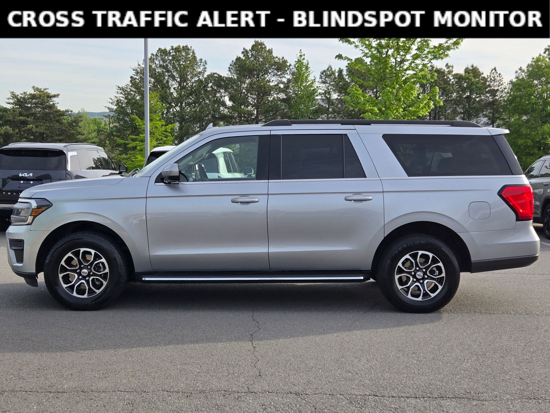 Used 2023 Ford Expedition Max XLT image 4