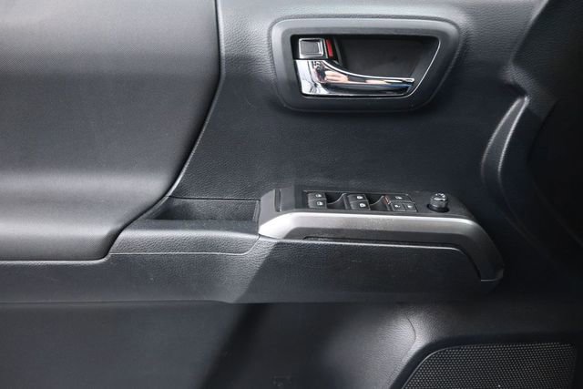 Used 2019 Toyota Tacoma TRD Sport AWD/4WD image 24