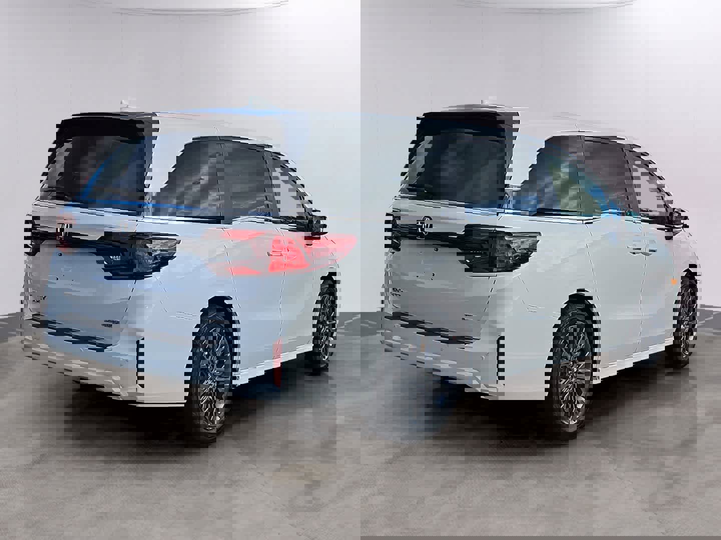 New 2026 Honda Odyssey Touring image 3