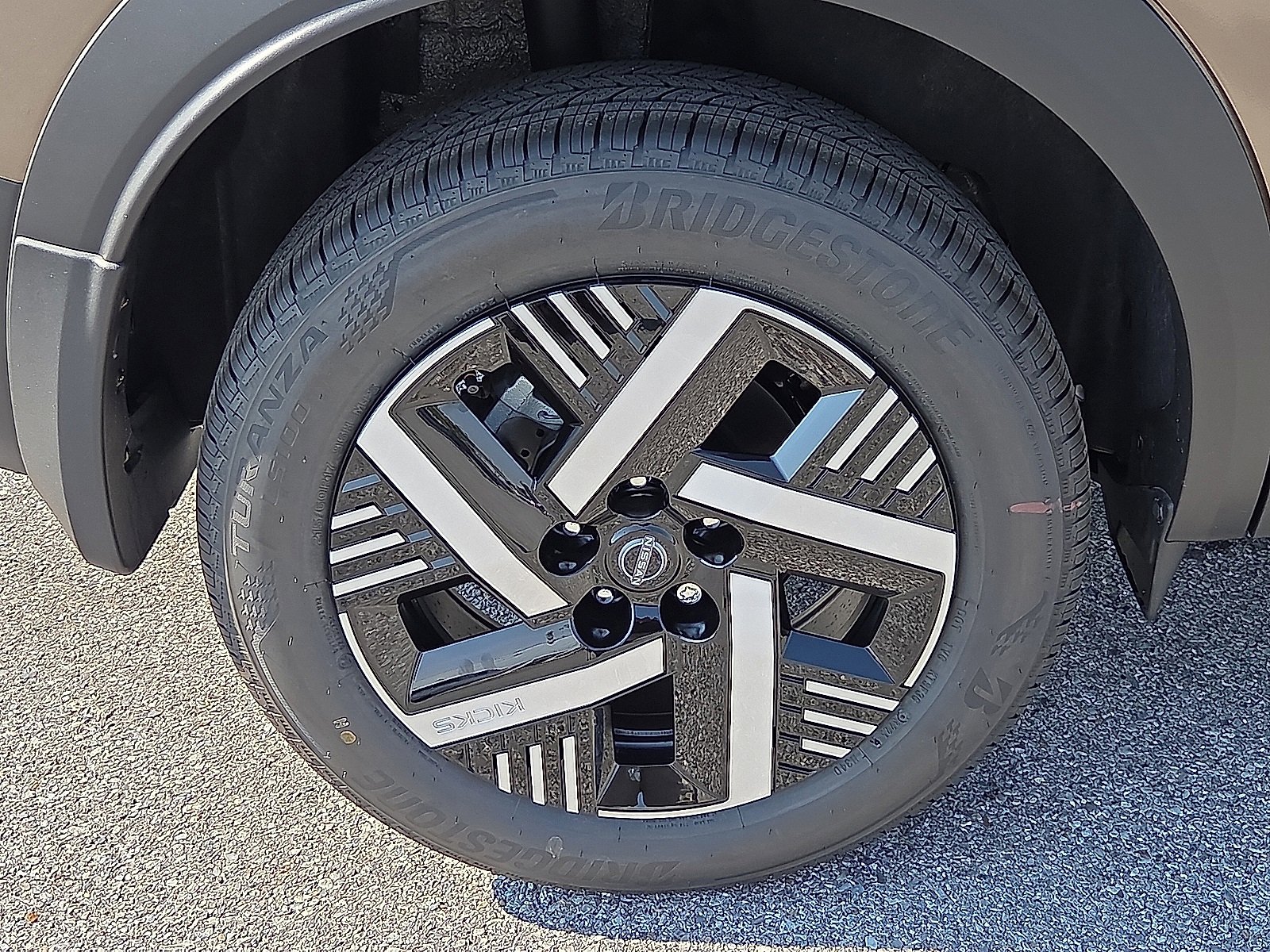 New 2026 Nissan Kicks SV w/ Illumination Package image 7