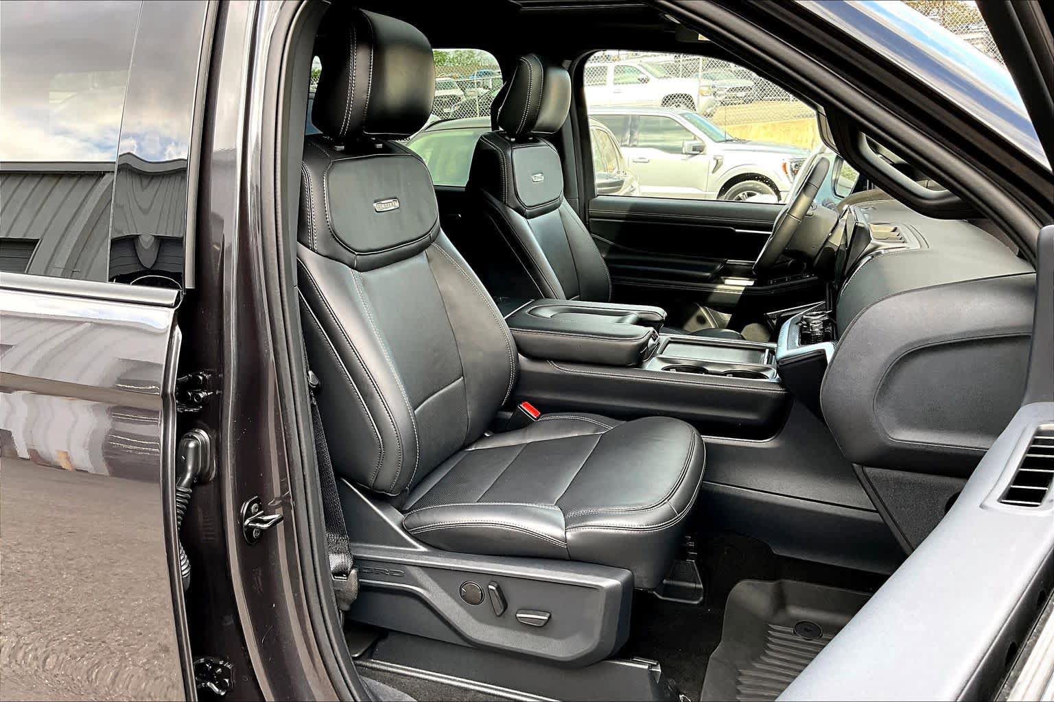 Certified 2025 Ford Expedition Platinum w/ Stealth Appearance Package image 9