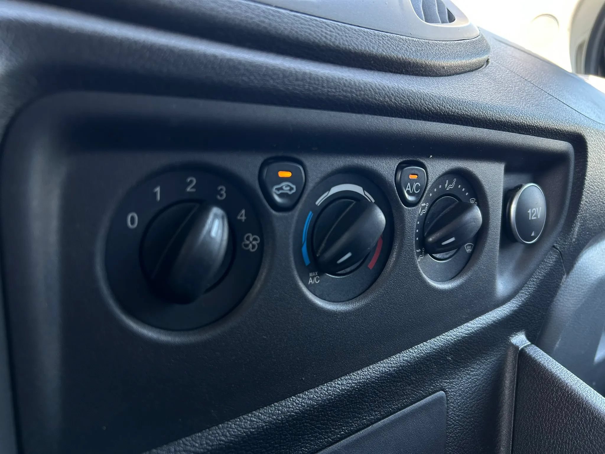 Used 2018 Ford Transit 150 130 Low Roof w/ Exterior Upgrade Package RWD image 19