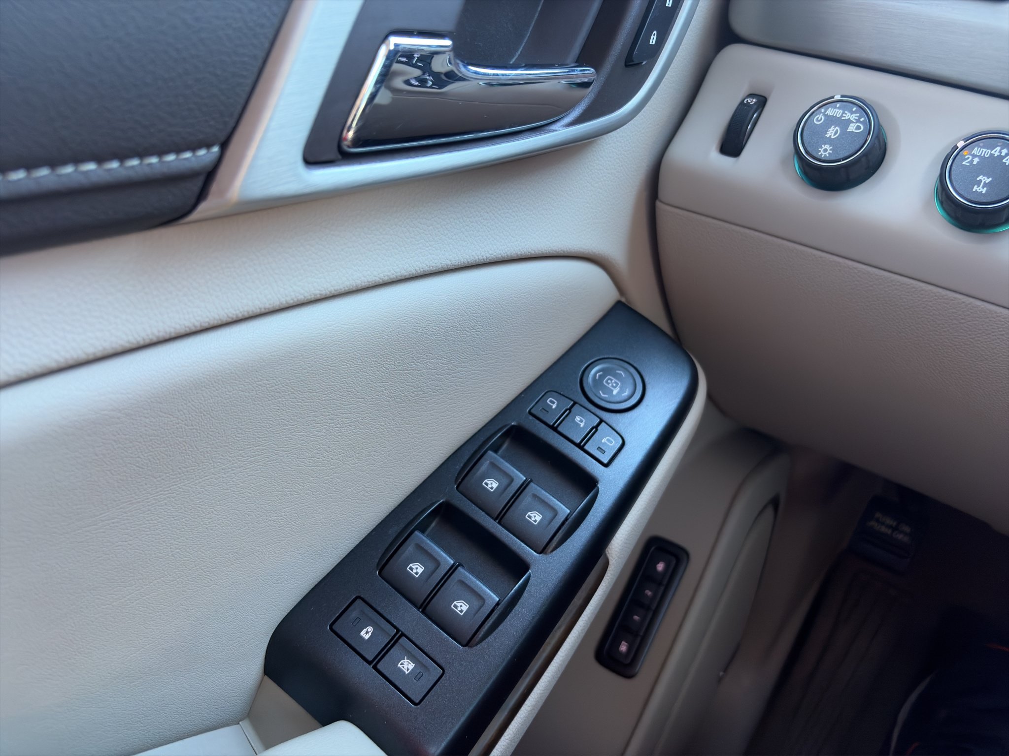 Used 2019 GMC Yukon XL Denali AWD/4WD image 15