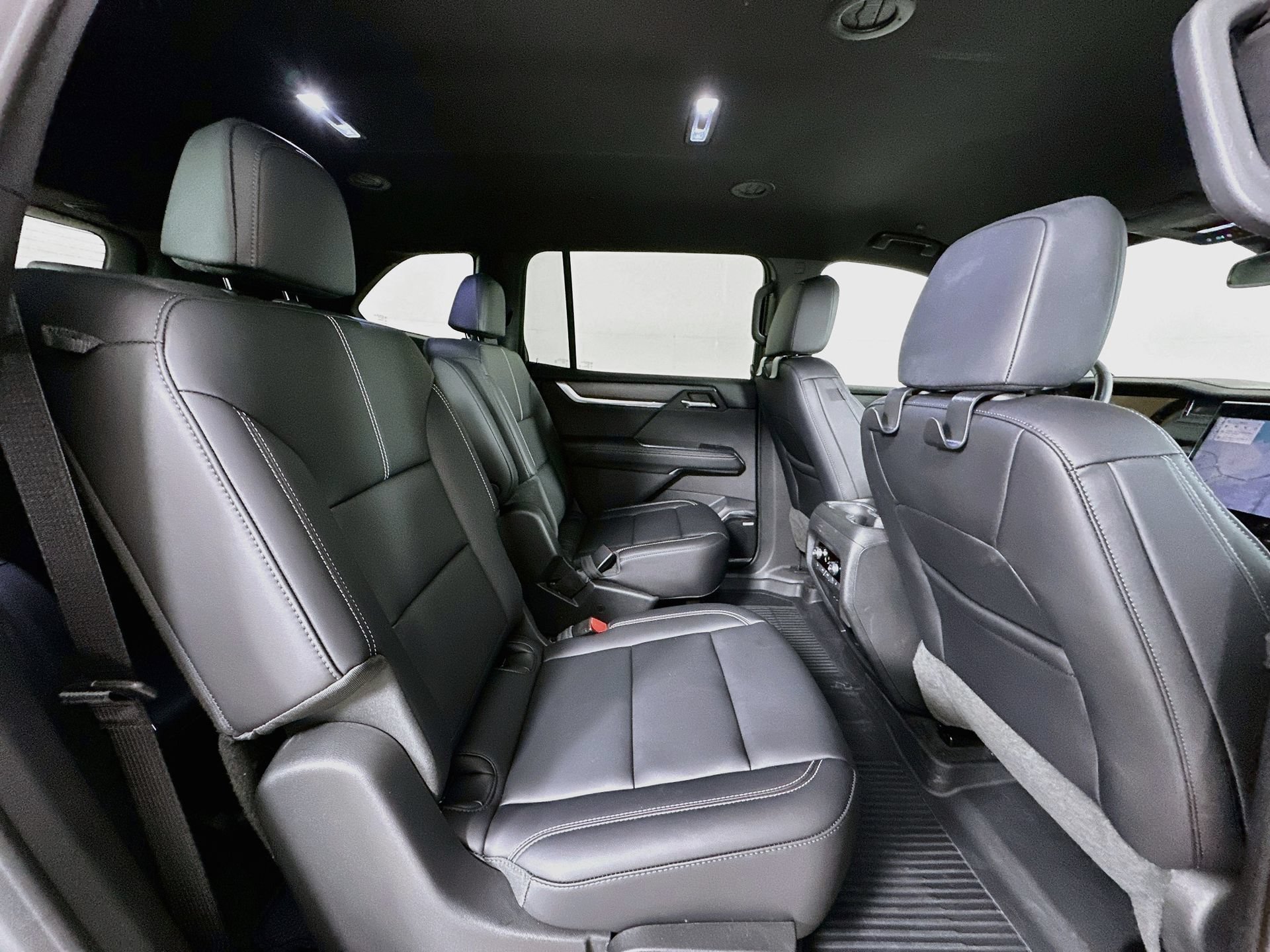 Used 2025 GMC Acadia Elevation w/ Elevation Premium Package FWD image 29