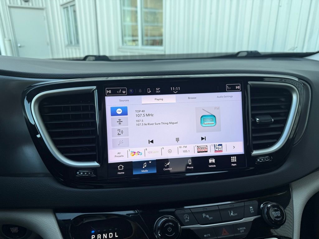 Used 2024 Chrysler Pacifica Touring-L image 24