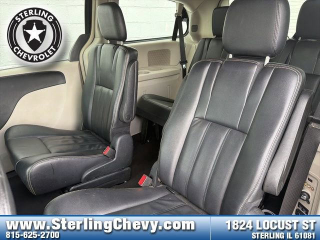 Used 2014 Chrysler Town & Country Touring FWD image 14