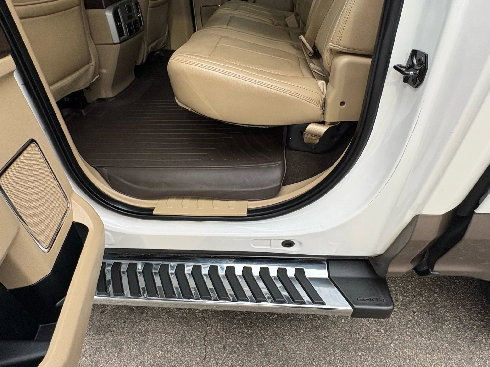 Used 2018 Ford F150 Lariat w/ Equipment Group 502A Luxury image 26