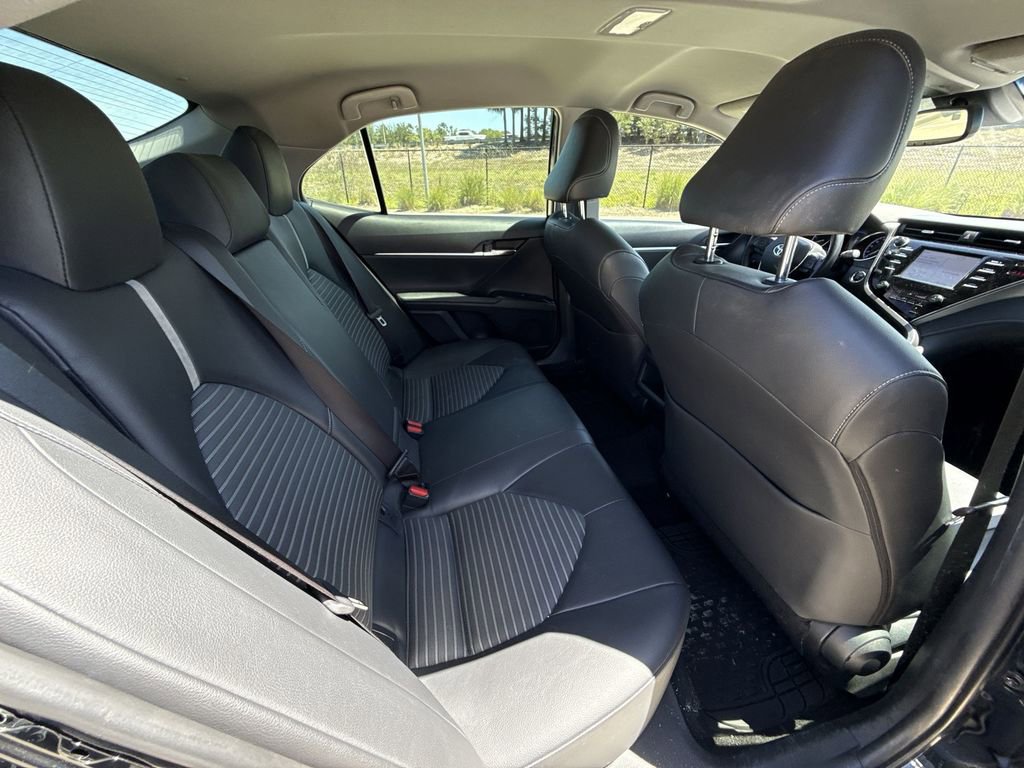 Used 2018 Toyota Camry SE w/ Convenience Package image 17