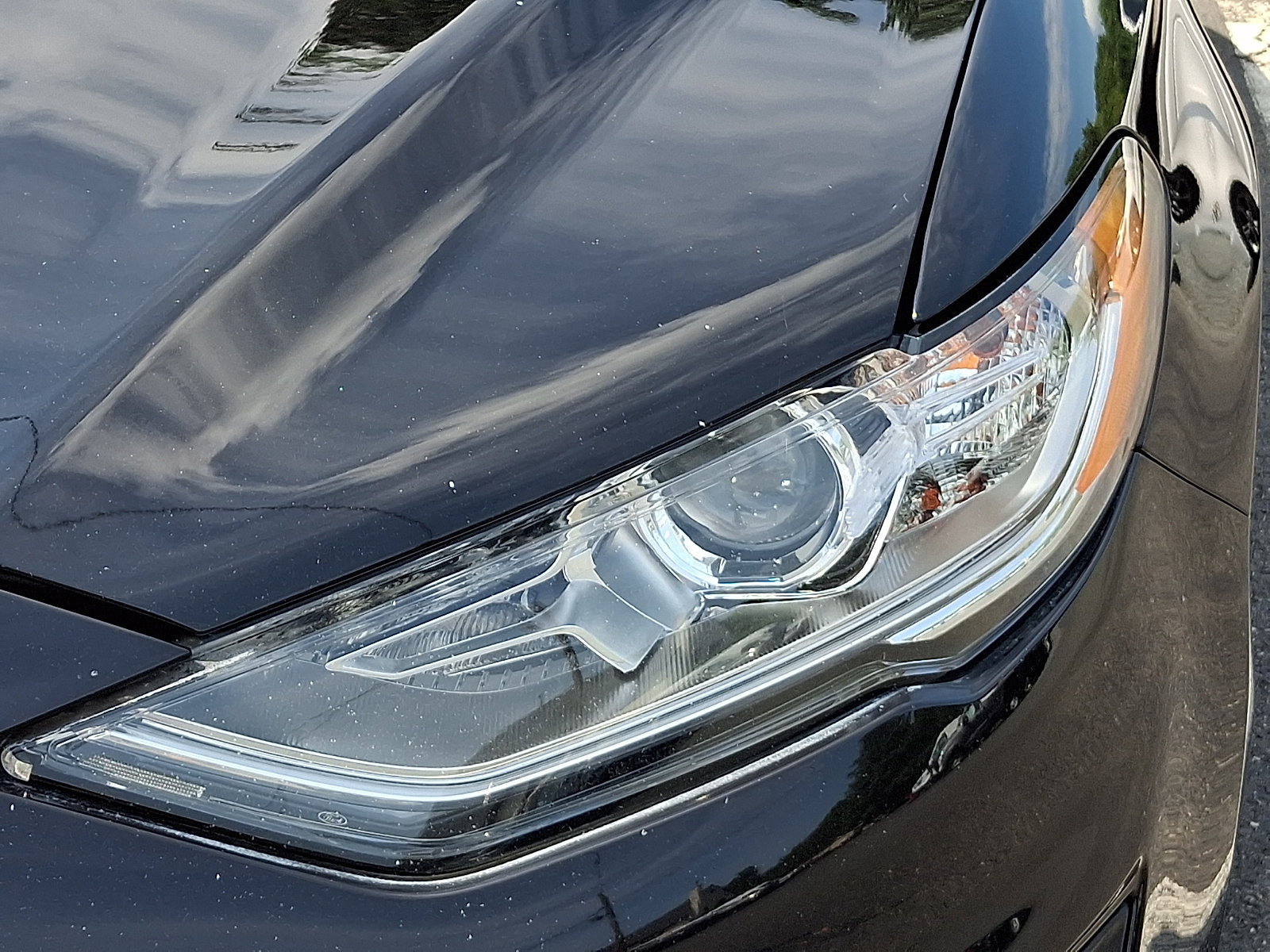 Used 2020 Ford Fusion SE FWD image 4