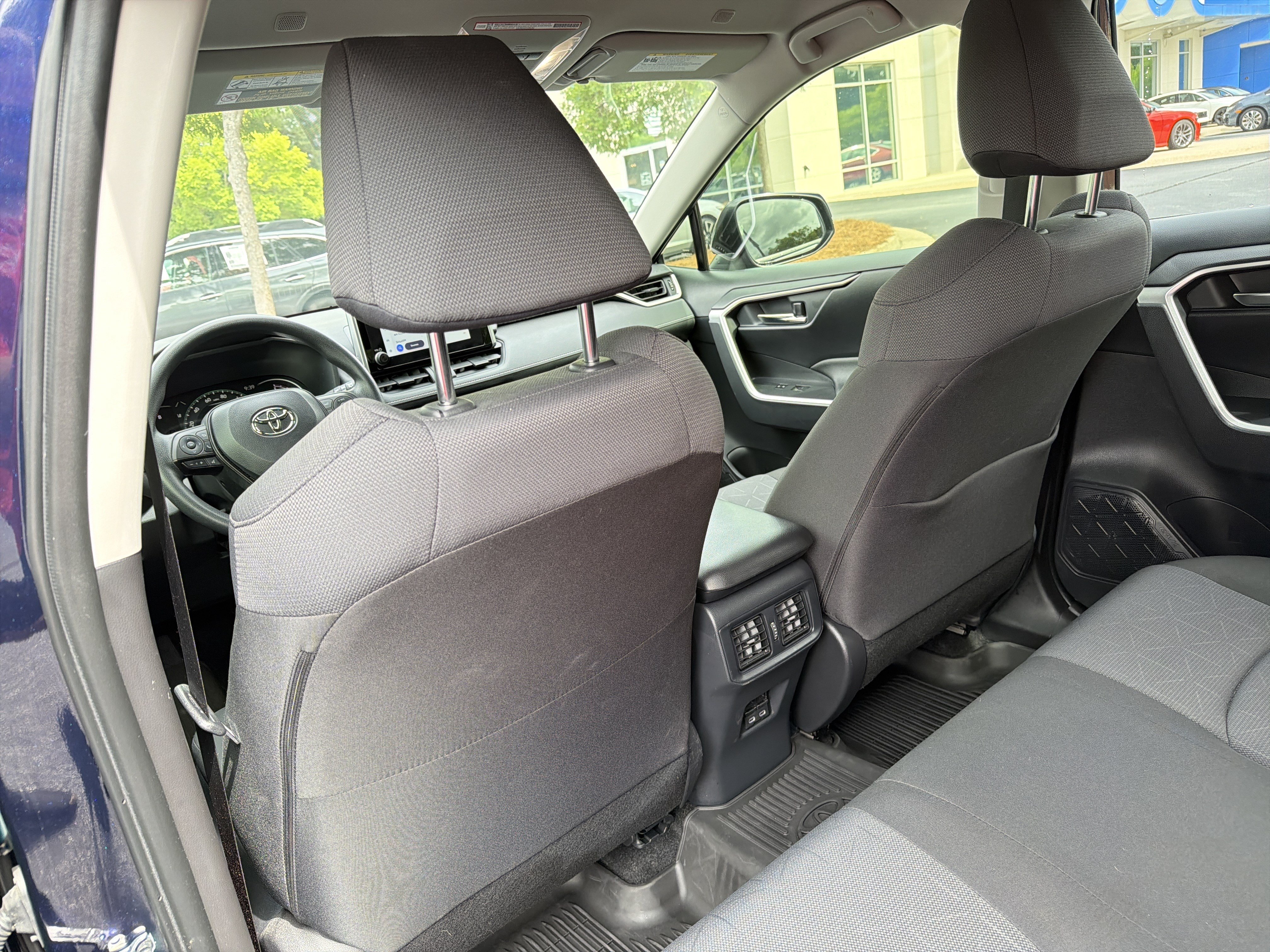 Used 2025 Toyota RAV4 XLE FWD image 19