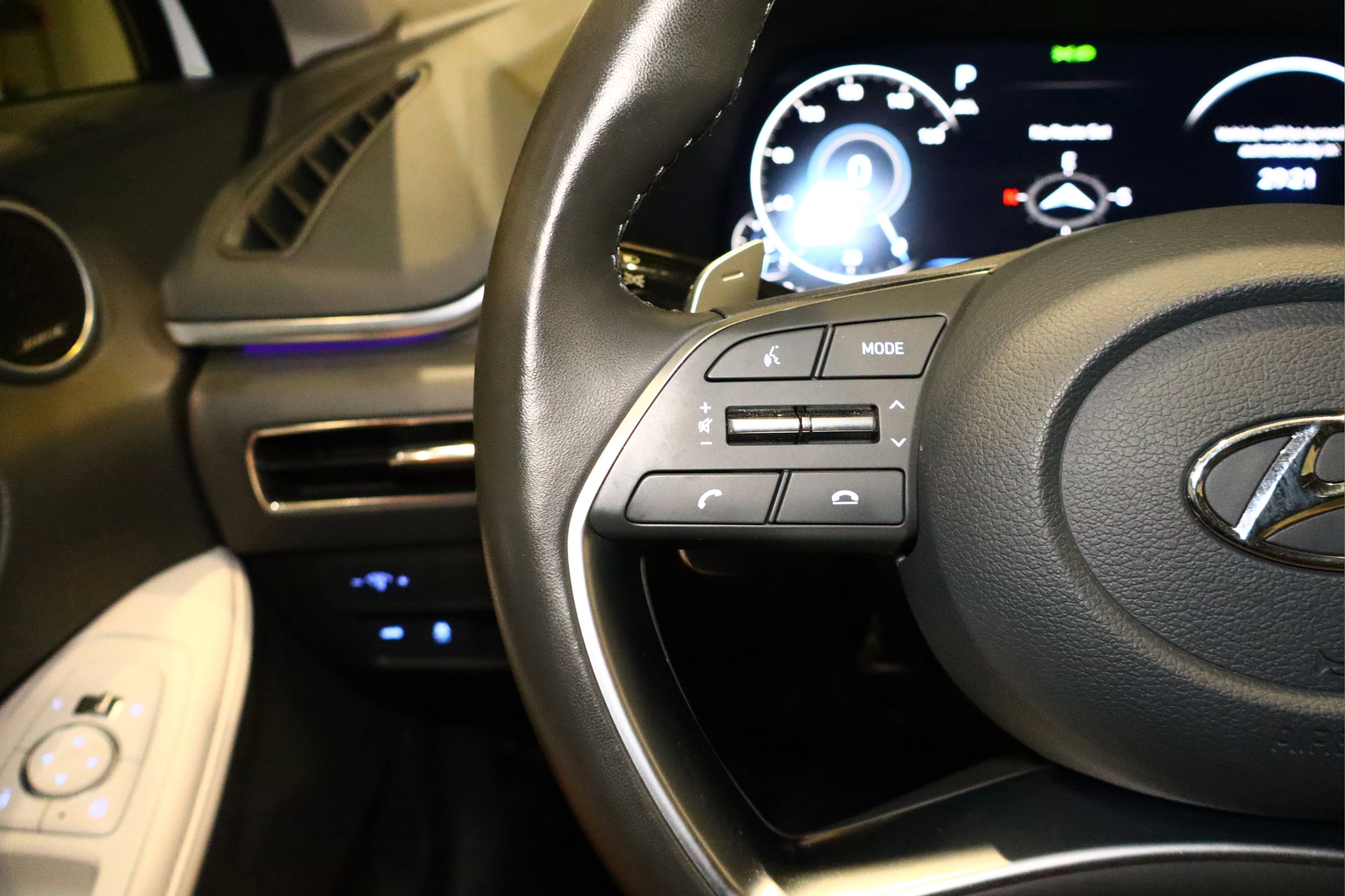 Used 2023 Hyundai Sonata Limited w/ Preferred Accessory Package image 11