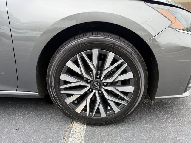 Used 2025 Nissan Altima 2.5 SV FWD image 40