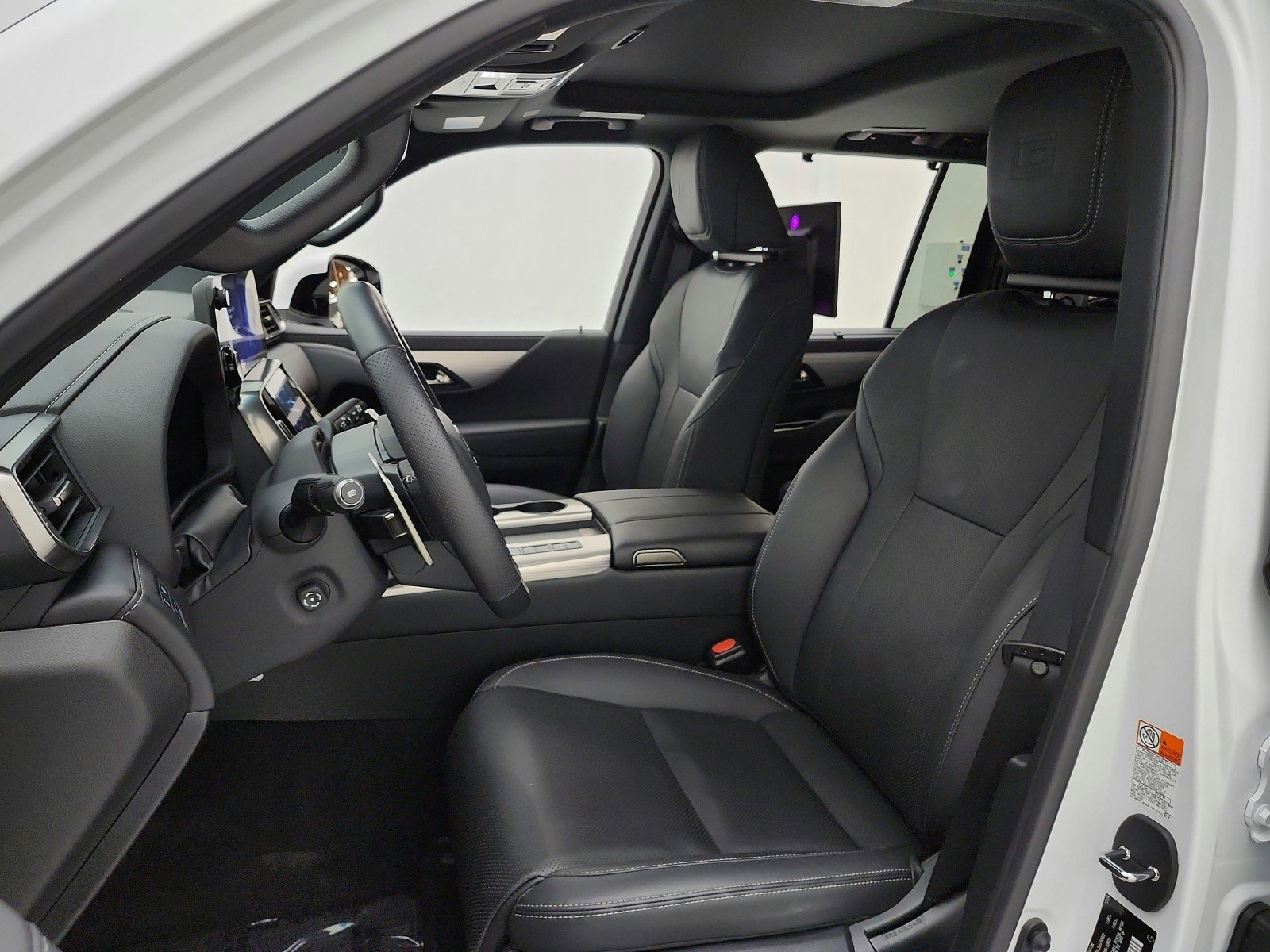 Used 2025 Lexus LX 700h F Sport image 10