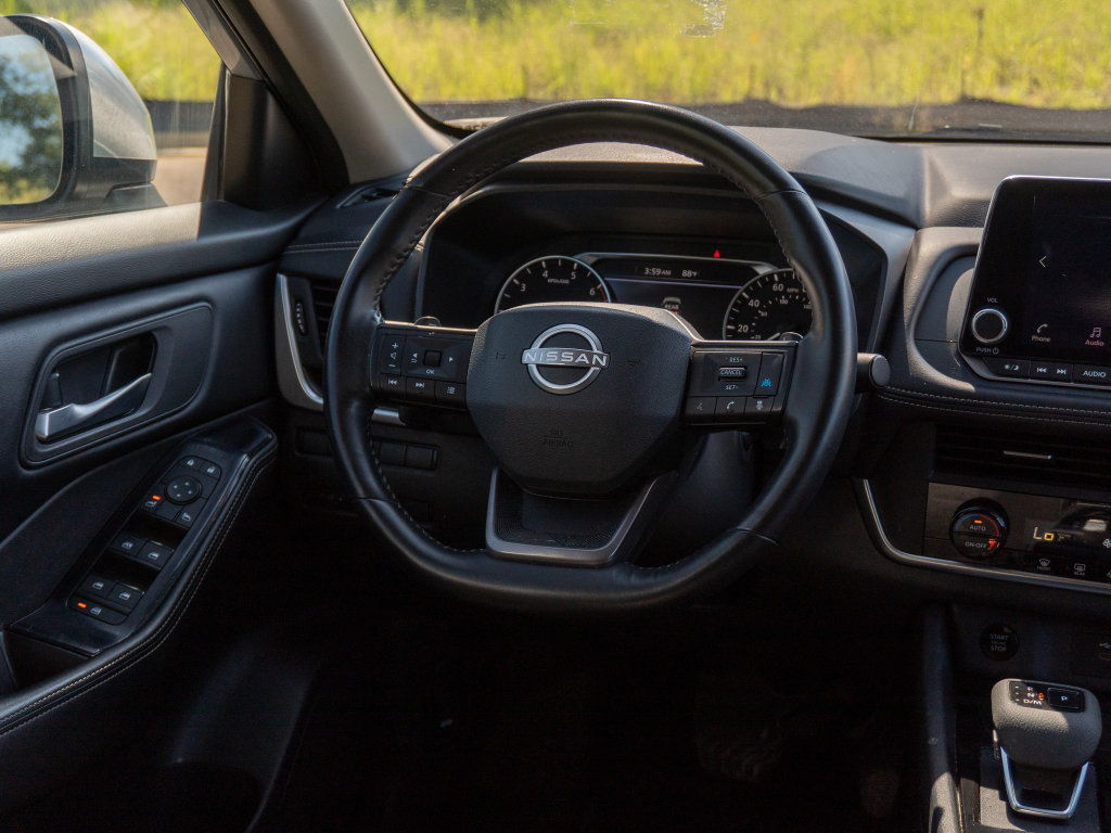 Used 2025 Nissan Rogue SV FWD image 22