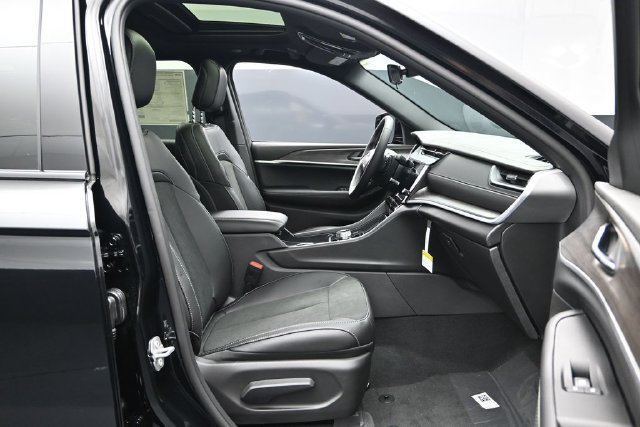 New 2026 Jeep Grand Cherokee Altitude AWD/4WD image 23